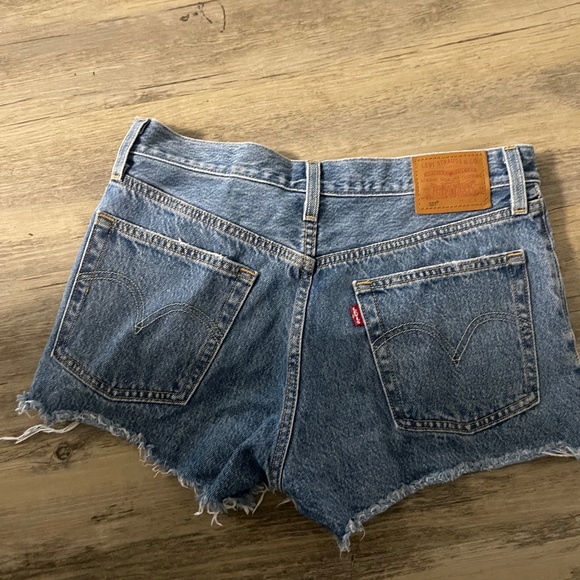 Levi’s High Rise Jean Shorts - size 27 - Picture 5 of 5